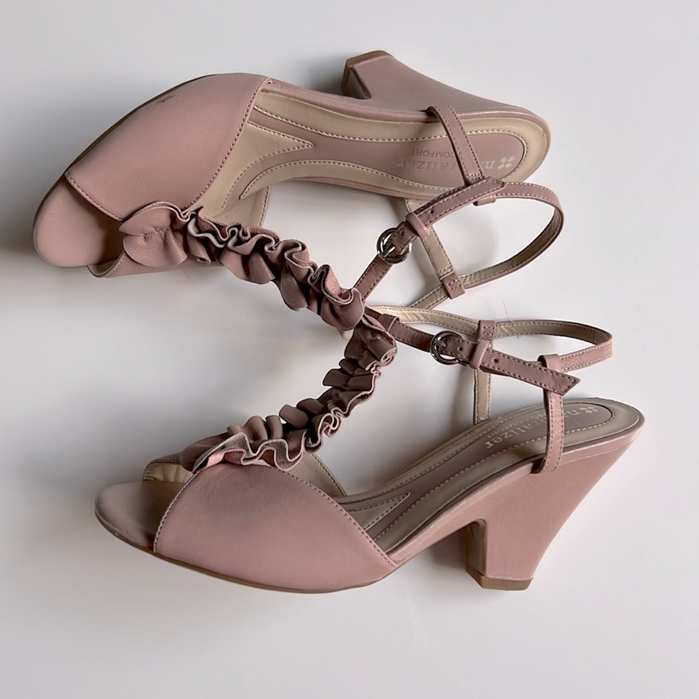 Naturalizer TStrap ruffle detail sandals, leather, blush pink